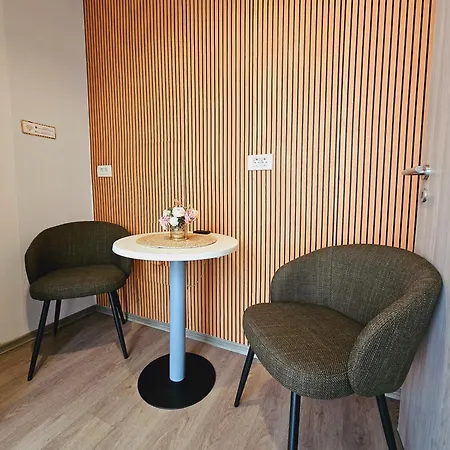 , 150m From Preseren Square شقة