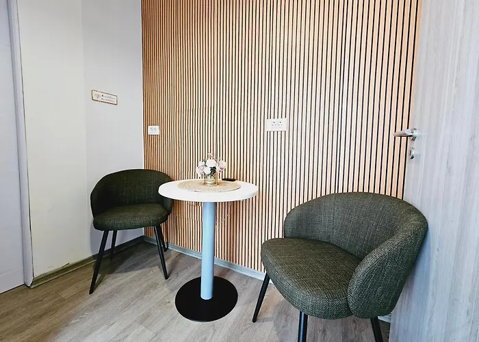 아파트 , 150m From Preseren Square *