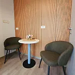 , 150m From Preseren Square شقة